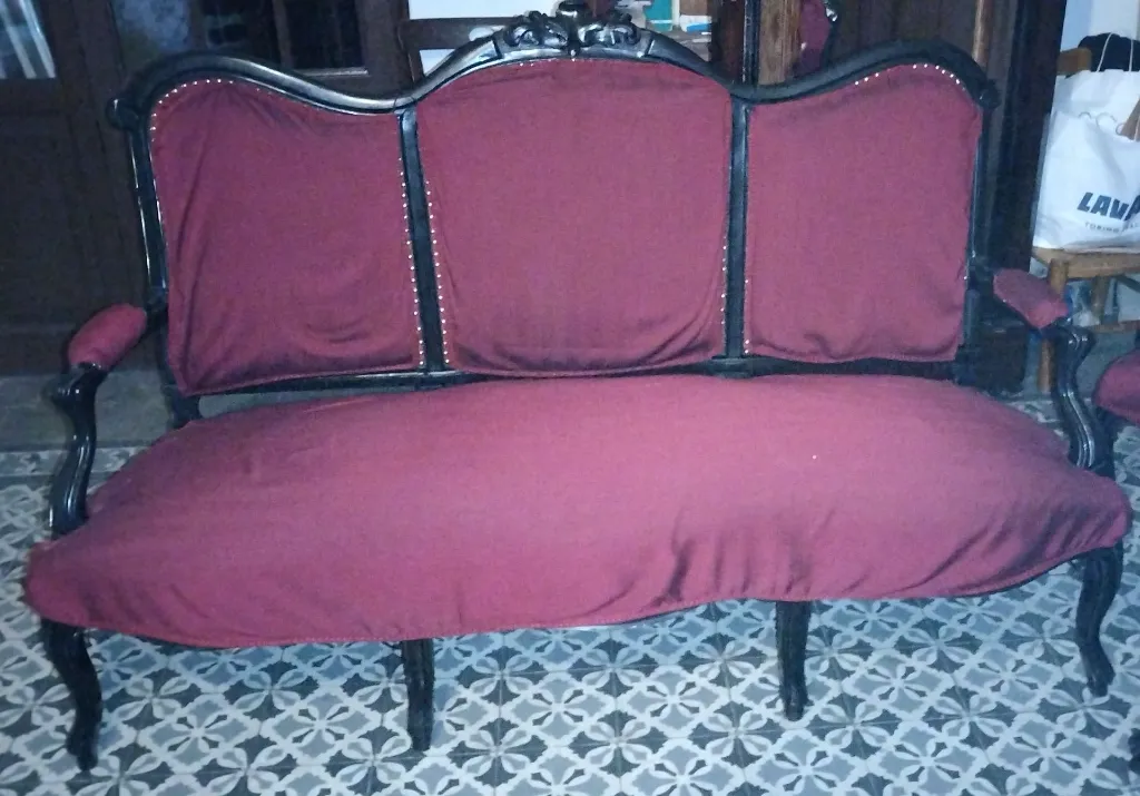 068 Conjunto de tresillo + 6 sillas + 2 sillas de brazos (1).webp