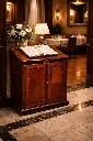 094 - Atril con puertas y 3 estantes interiores en madera de nogal con marquetería (11).webp