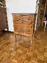 0119 Mesilla de caoba inglesa con cajón y puerta abatible (6).webp