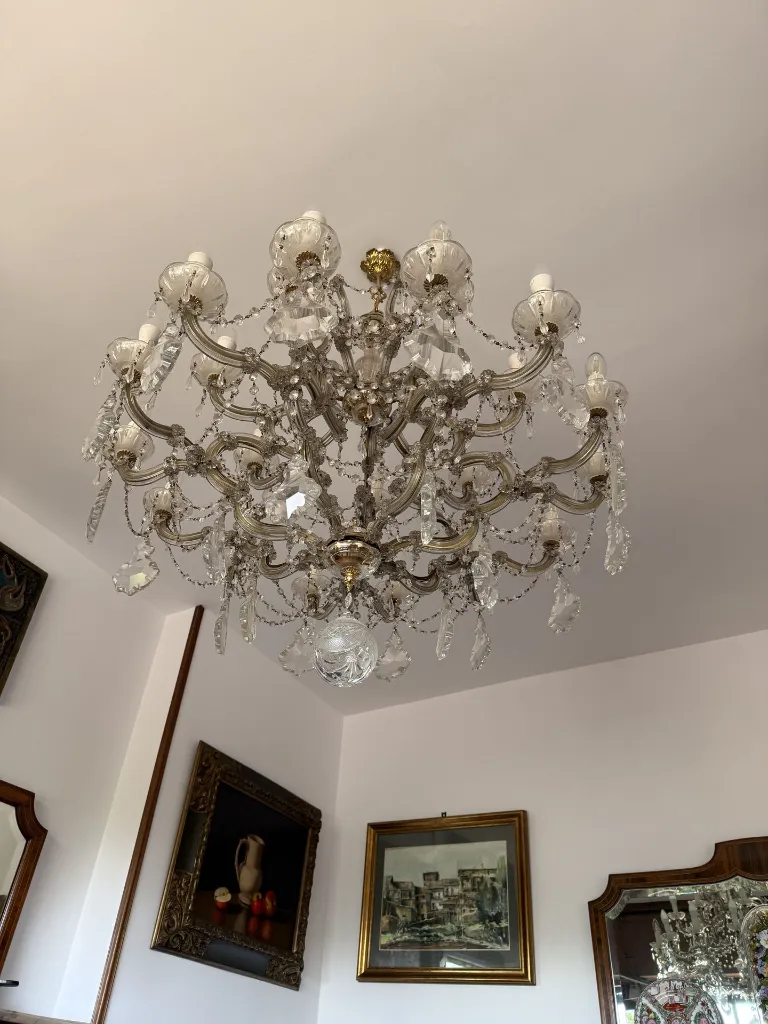 0140 Lampara estilo Mª Teresa de 18 luces (6).webp