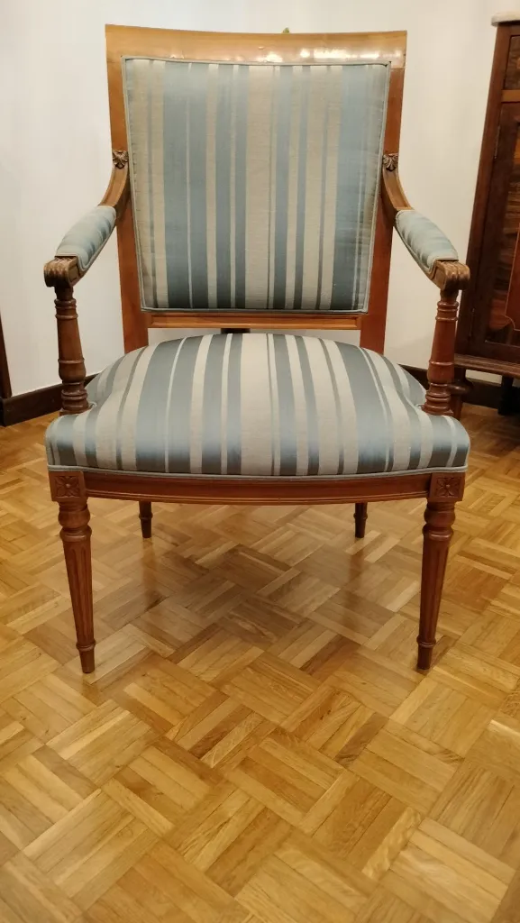 0104 2 sillobnes de brazos de madera de nogal, (4).webp