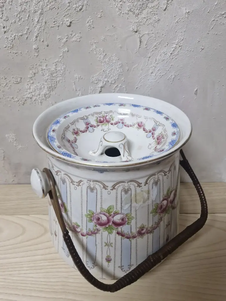 Cubo de porcelana inglesa