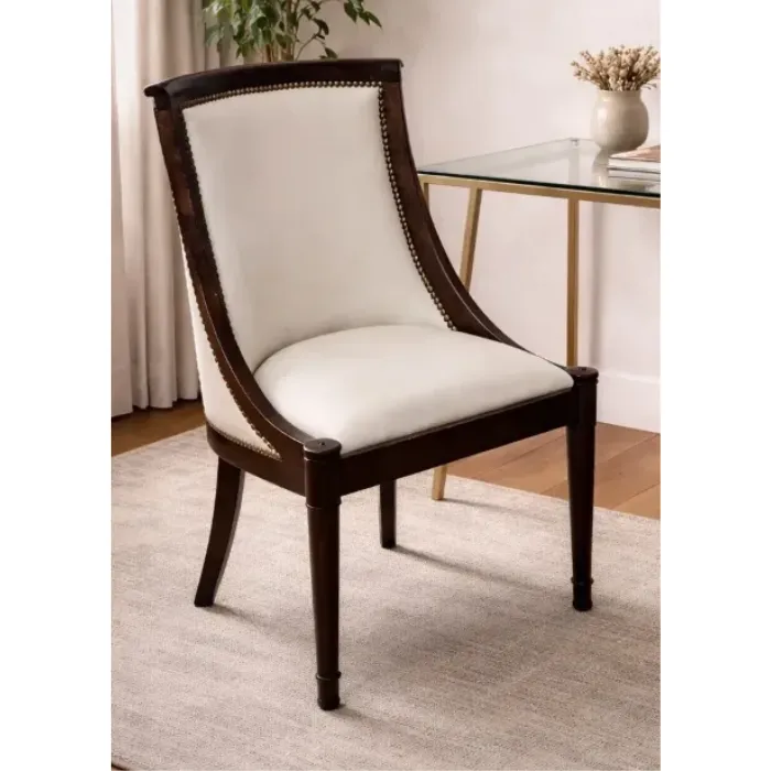 Dos butacas imperio de madera de caoba y tapicería de piel