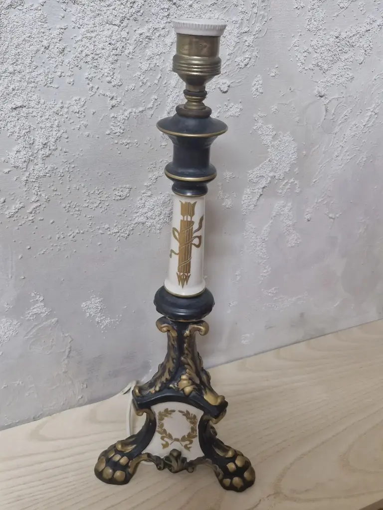 Pie de lámpara estilo imperio de porcelana