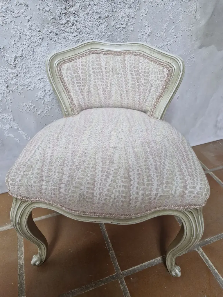 Sillita lacada de niño de mitad del siglo XX