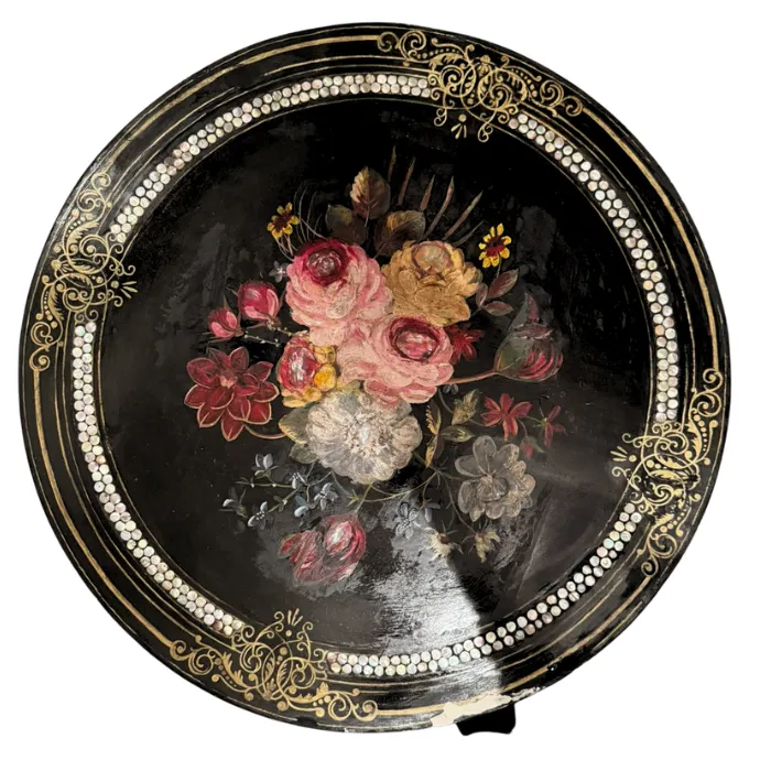 Mesa redonda decorada a mano con madreperla