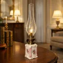 Quinqué de porcelana pintado a mano